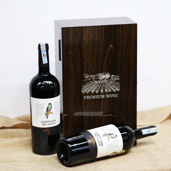 Bộ hộp quà 2 chai rượu vang Ý Contrada với hình chú chim mang lại sự thịnh vượng